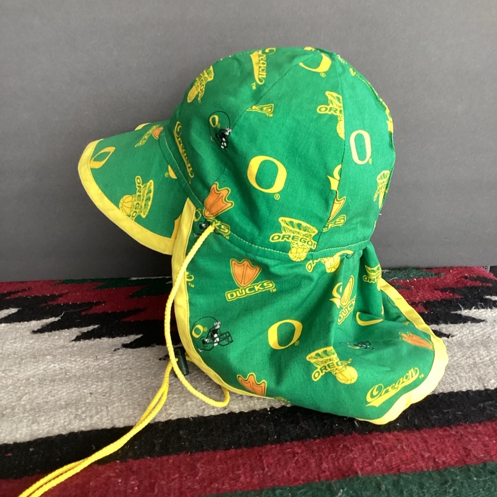 Oregon ducks neck protector hat